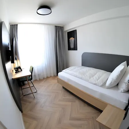 Cinema Europaplatz - Brand New Boutique 2025 - Отель 2*