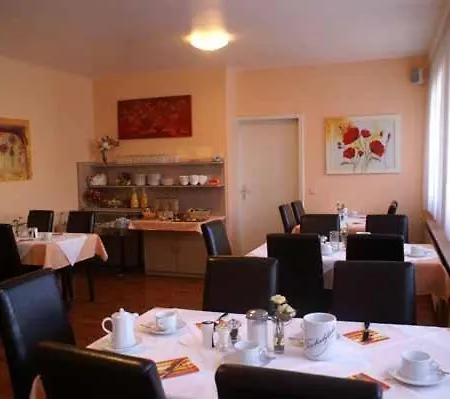 City Hotel