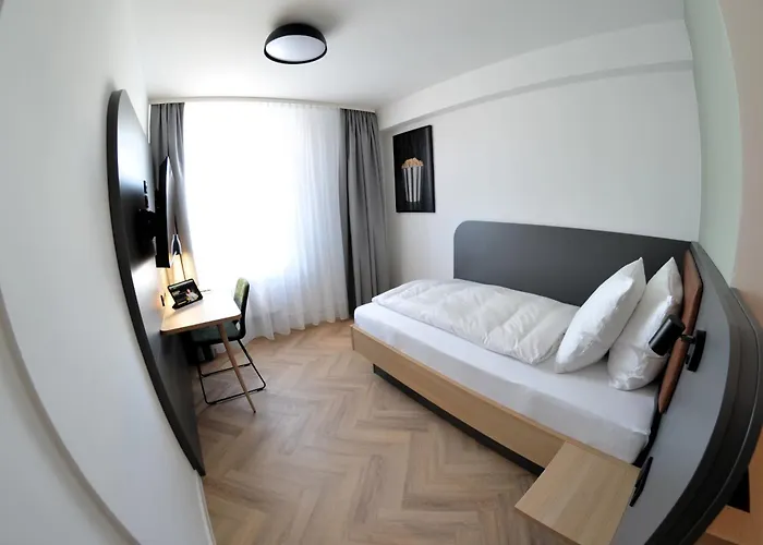 Cinema Europaplatz - Brand New Boutique 2025 - Hotel 2*